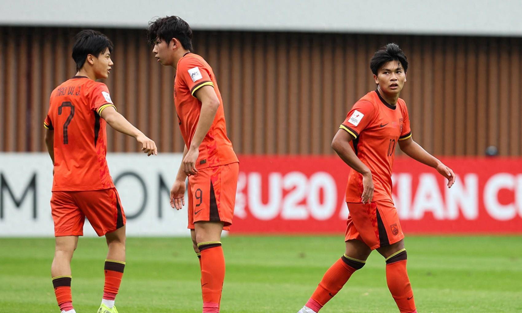 00平澳洲！U22国足晋级正赛，05后潜力与问题引热议