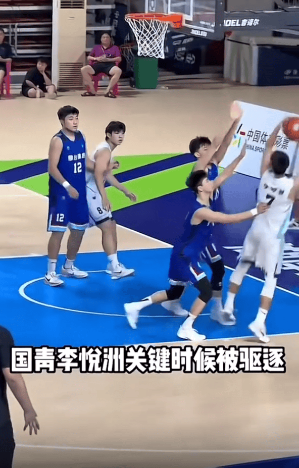 上看台煽动观众+网暴对手？李悦洲吃T遭逐后找禁赛期教练引争议