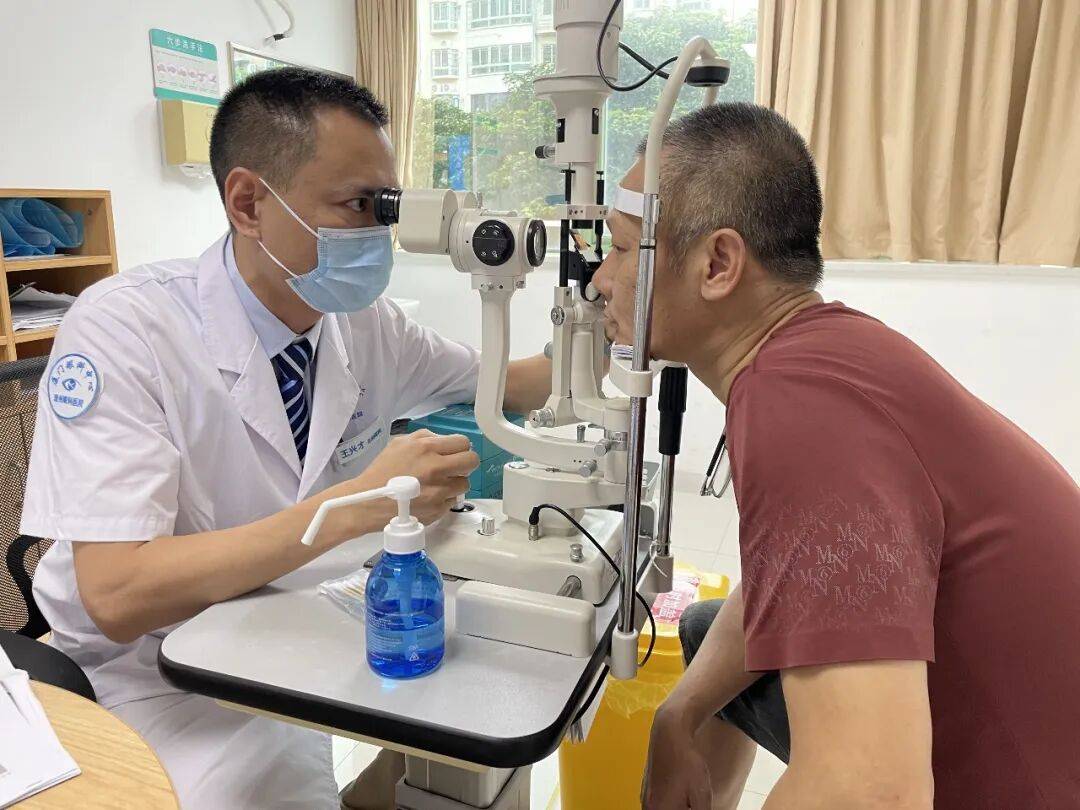 术后直呼“我想赶紧做第二只眼”!六旬大爷在厦门眼科中心漳州眼科医院清晰逆袭